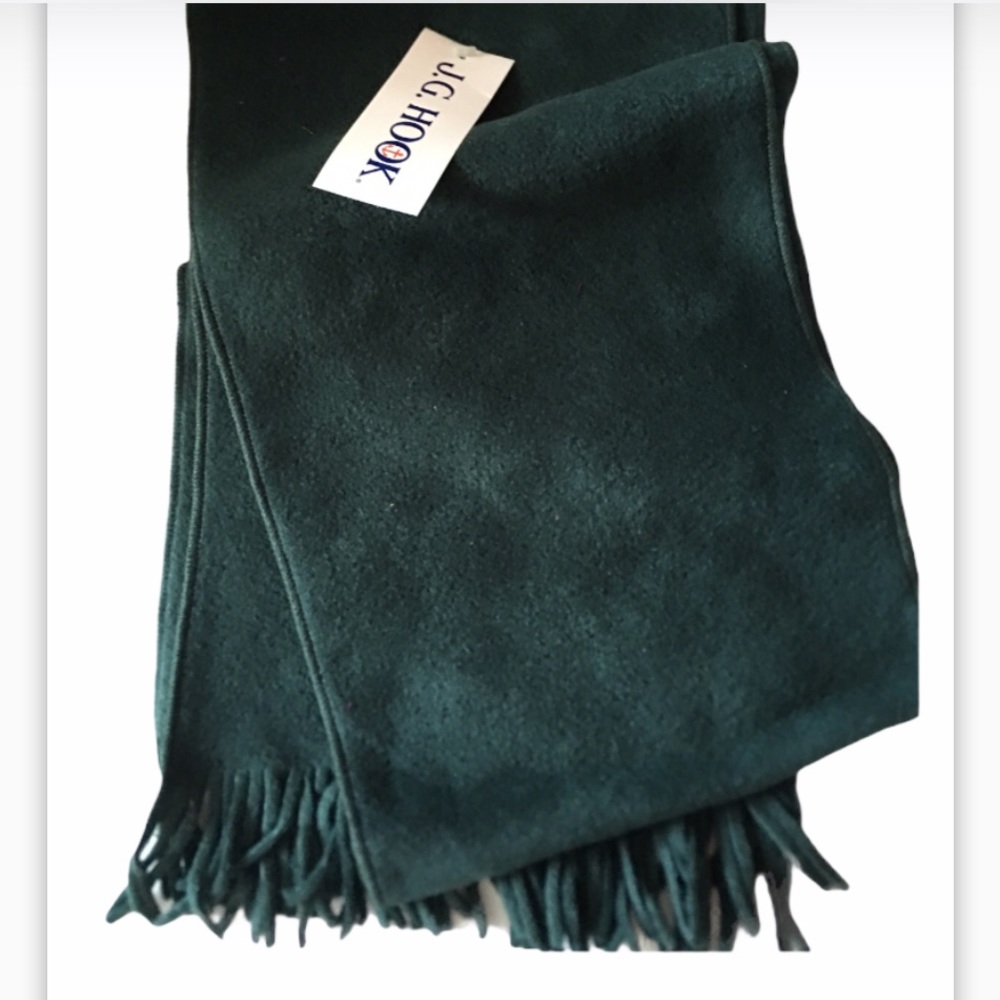 NWT JG Hook Fleece Scarf.  Very warm and comfy.